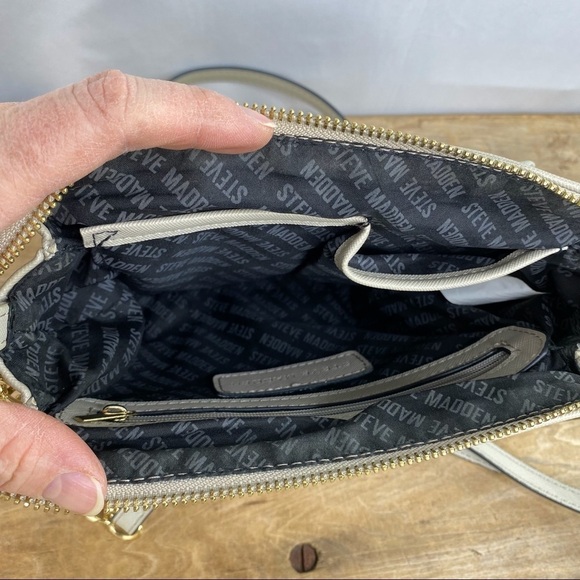 Steve Madden light gray crossbody bag with gold chain strap hardware - Picture 6 of 13